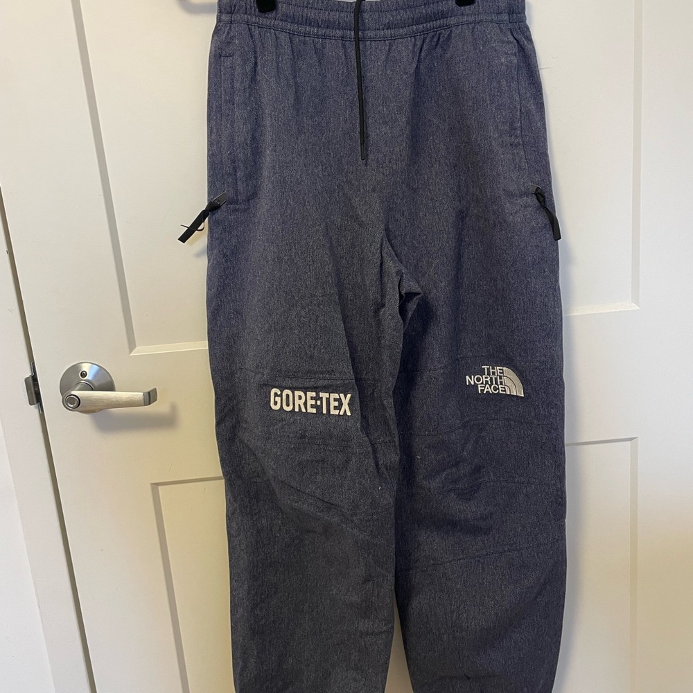 Size small men’s THE NORTH FACE GORE-TEX MOUNTAIN PANTS